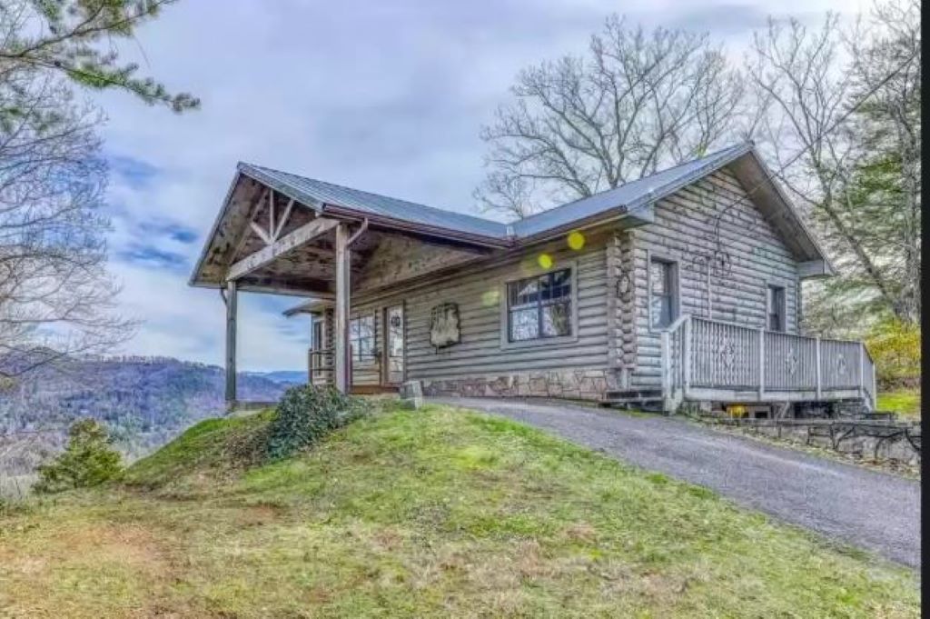 TRUE LOG CABIN