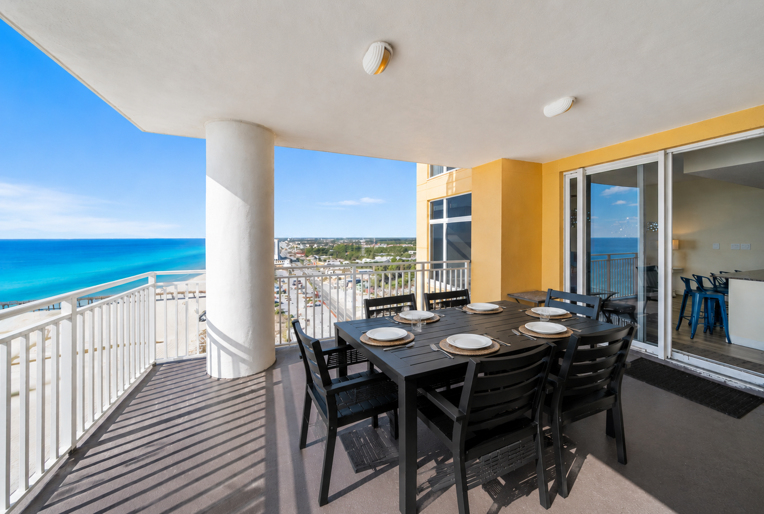 Private patio • Outdoor dining • Unmatched Gulf views. The perfect place to enjoy every meal with the sound of the waves in the background.