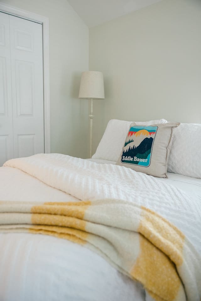 Each bed is a full size helix hybrid mattress with 400 thread count 100% cotton sheets. 