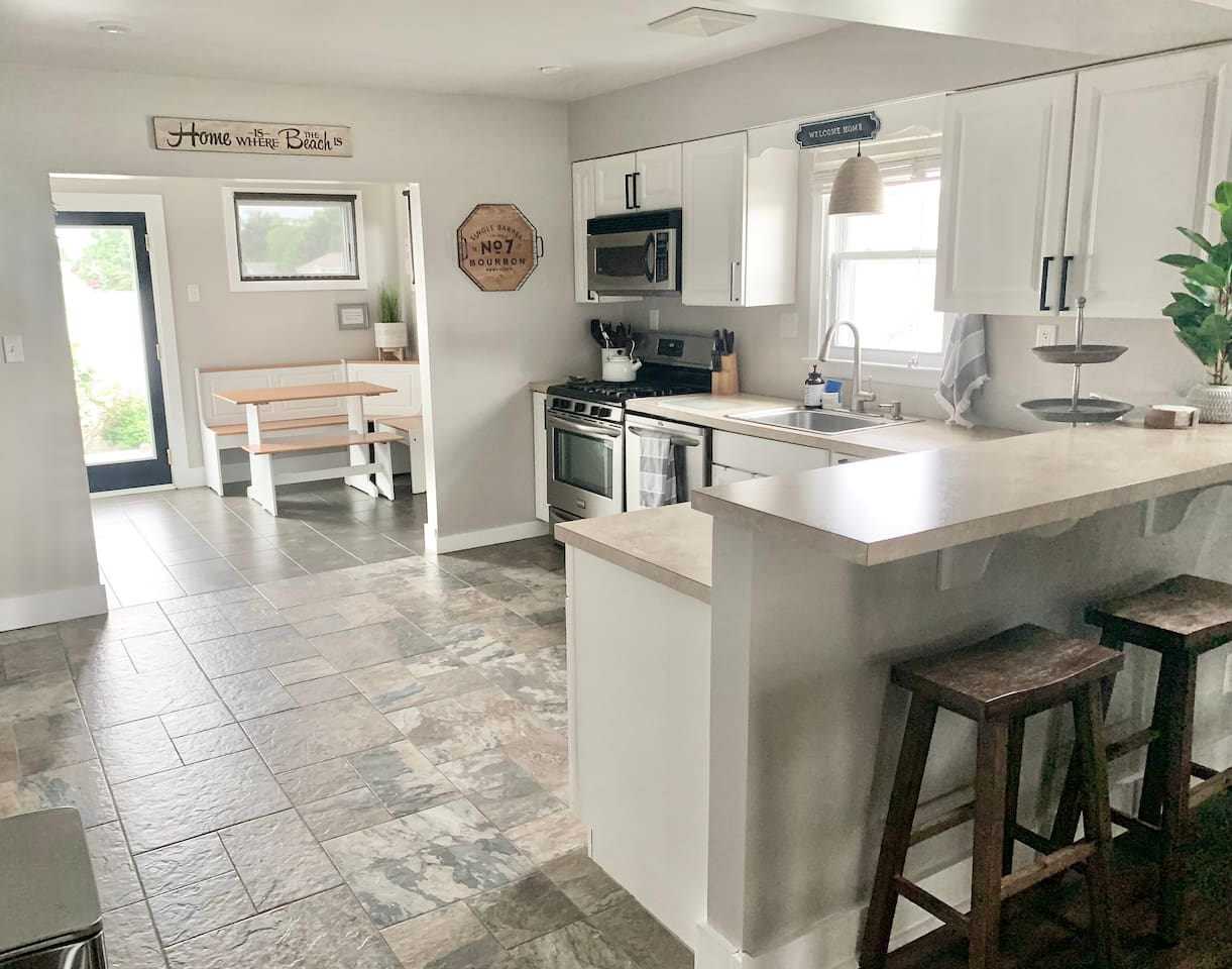Cook meals in this bright kitchen with stainless appliances and a breakfast bar. This well-appointed area includes a cozy corner nook, making it easy to enjoy a quick bite before heading to the beach.