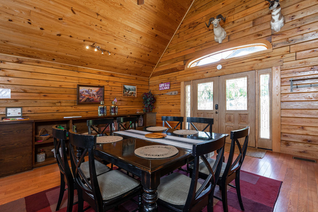 Dining seating for 8