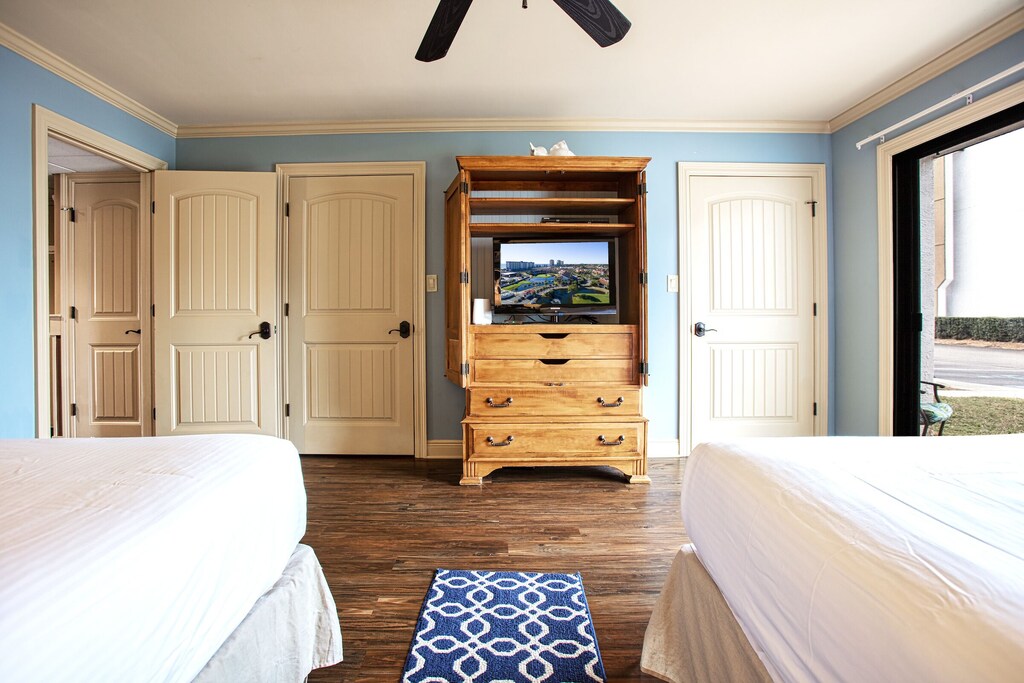Guest bedroom