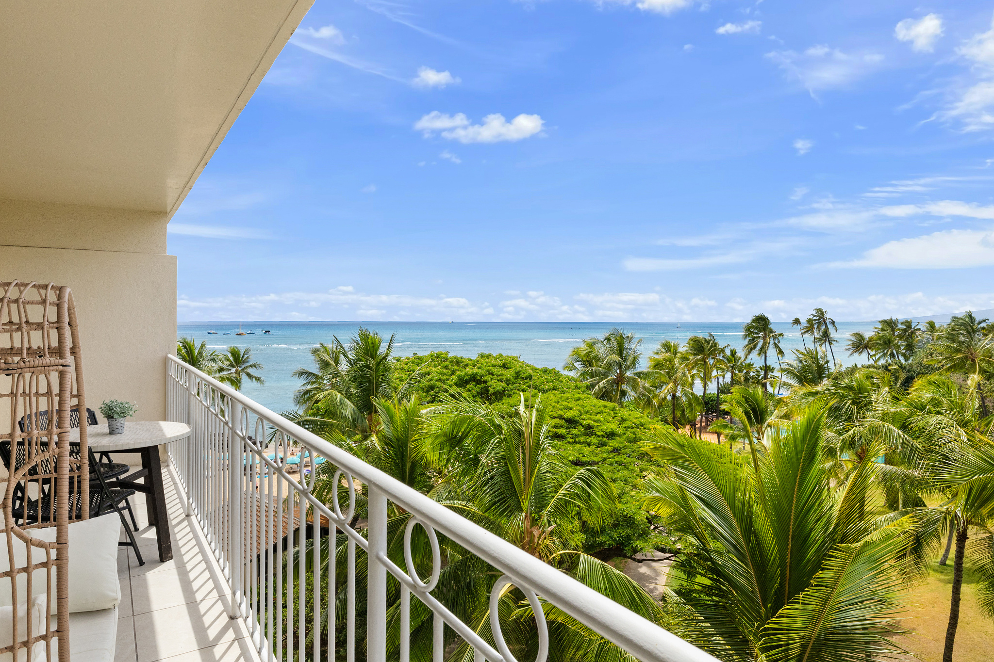 Private lanai with outdoor seating to enjoy awesome ocean views