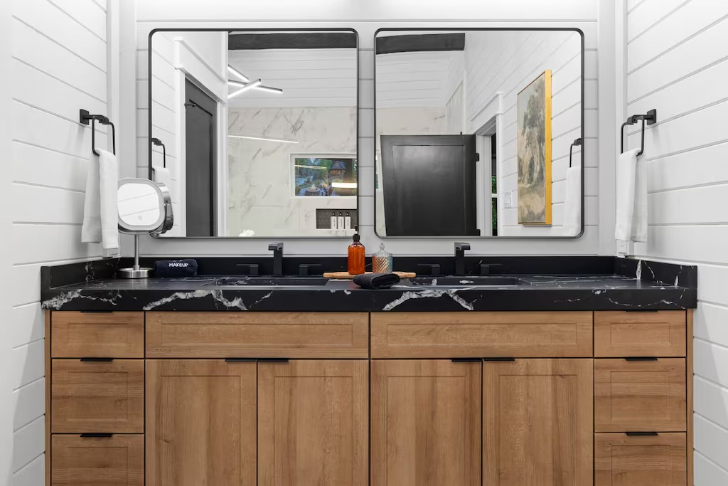 Luxurious Bathroom: Discover elegant finishes, dual mirrors, and ample space for your retreat!