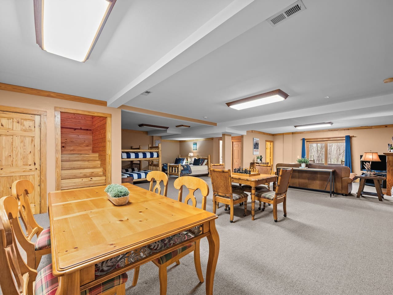Lower level of the cabin