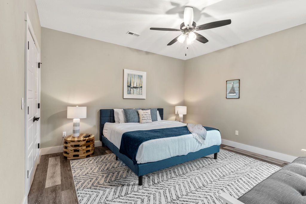 Lower level King bed w/ futon and ensuite bath