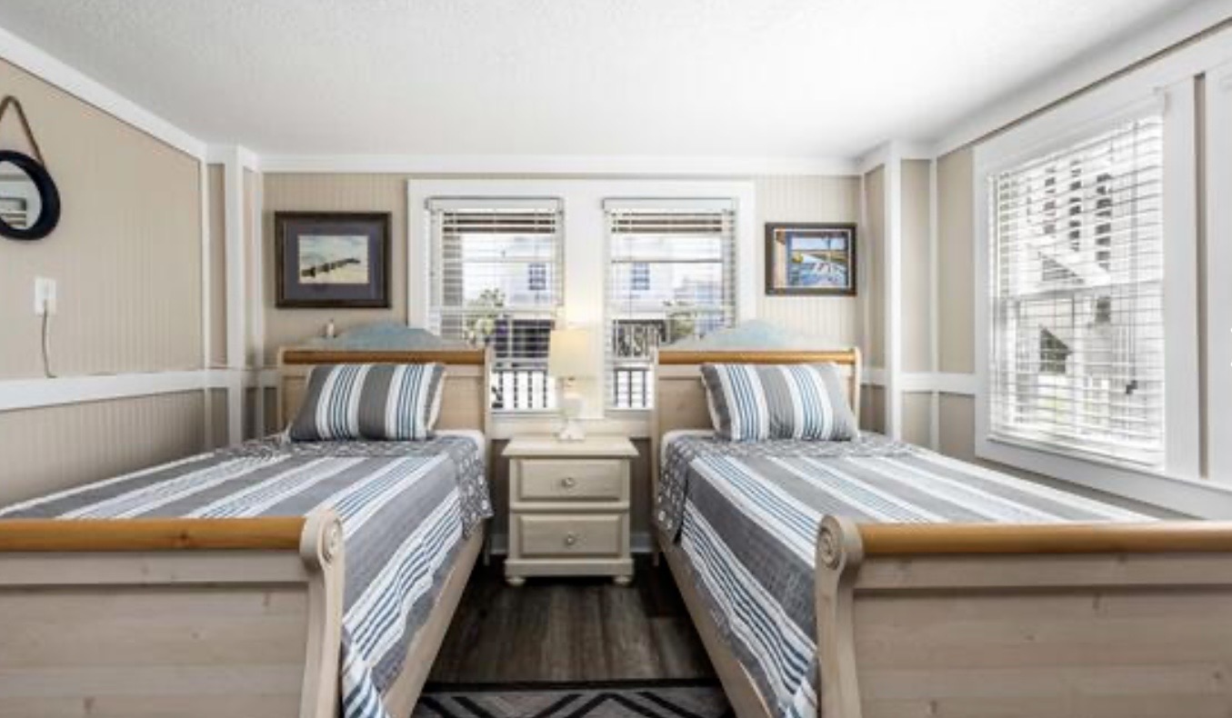 Twin beds make this room a favorite for kids, teens, or friends traveling together. ⭐