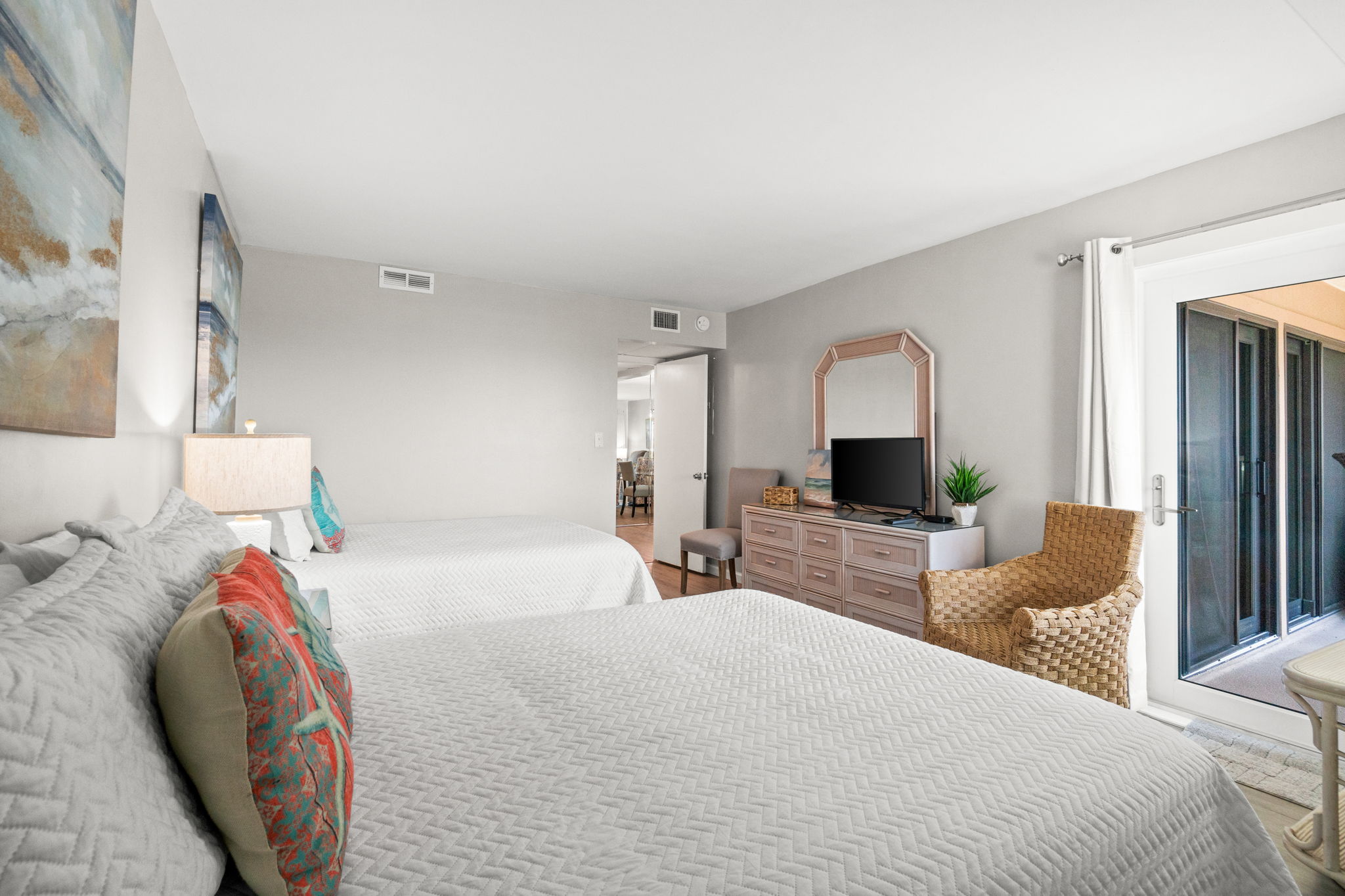 Bedroom with 2 Queen Beds