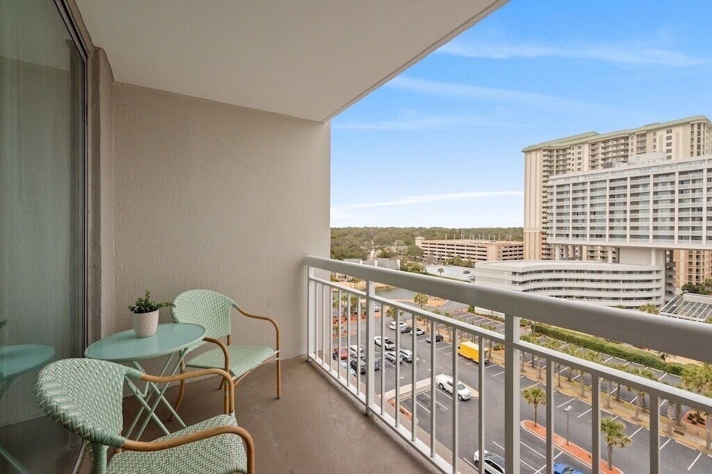 Great outdoor balcony space