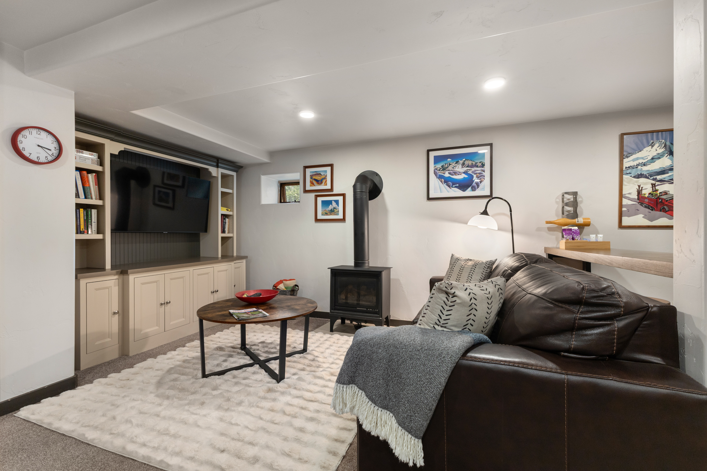 Living Room | Smart TV |  Wood-burning fireplace