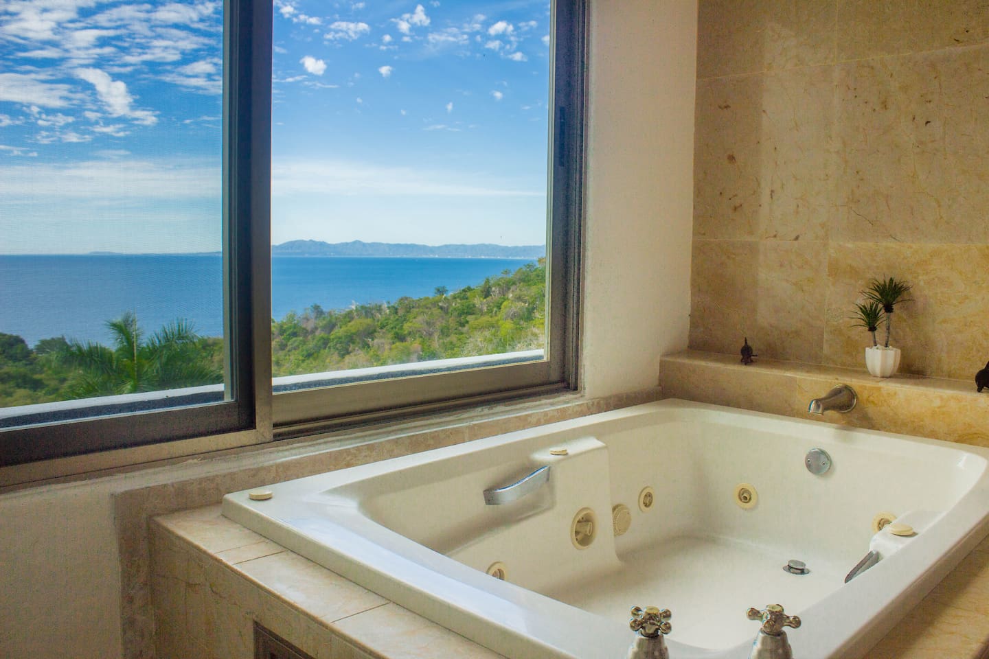Master Suite I - Jacuzzi Tub Ocean View
