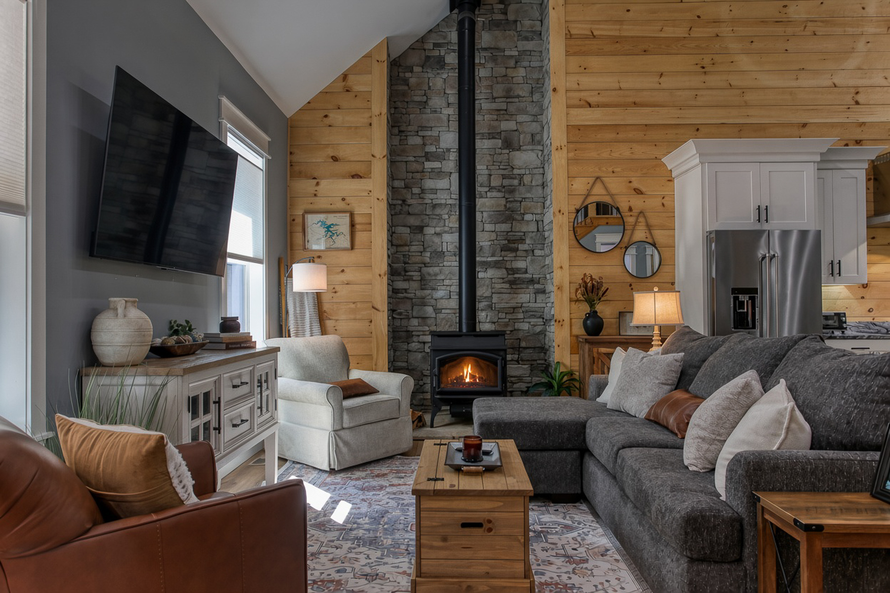 Stretch out on the chaise sofa or claim a favorite chair at Robbin’s Nest on Snowbird Creek after a day exploring the mountains.