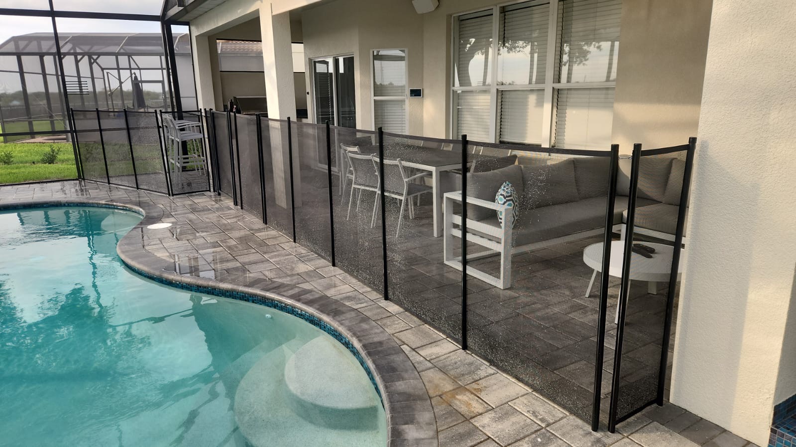 Pool safety fence with gate