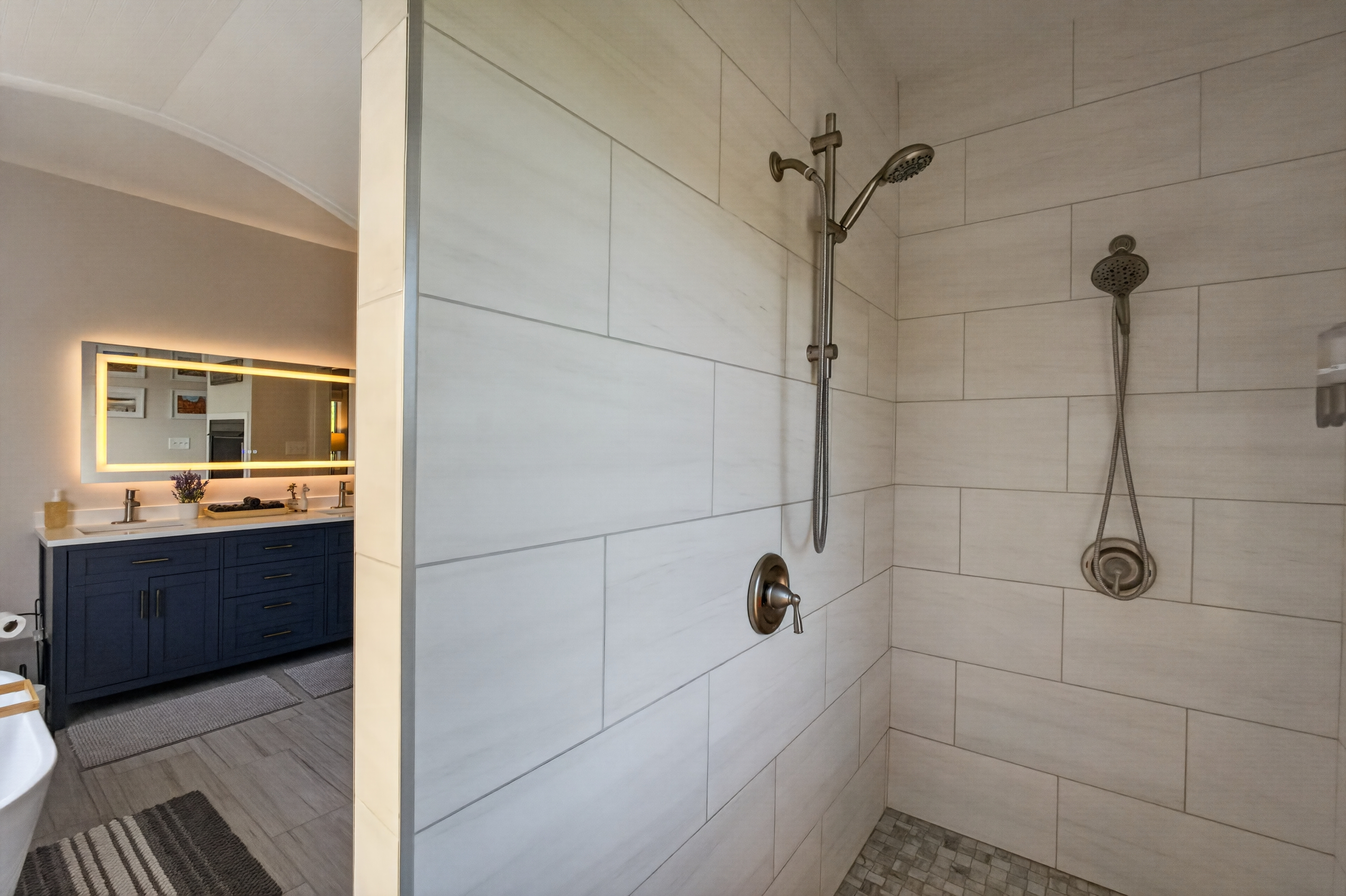 Oversized walk-in shower with modern finishes