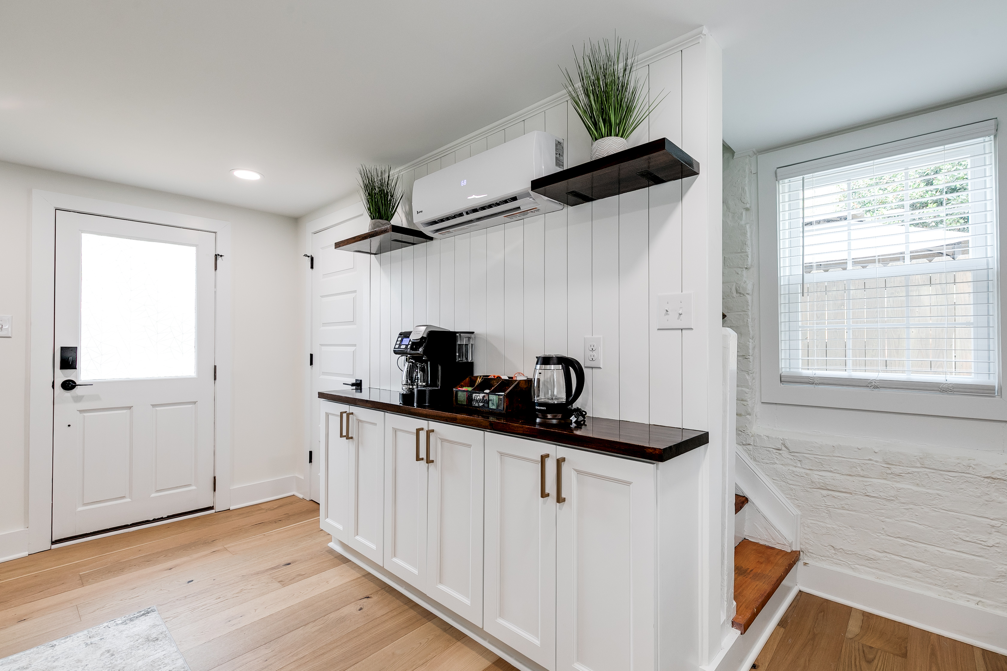 Kitchen: Enjoy sleek cabinetry, modern appliances, and bright, airy vibes. Perfect for snacks!