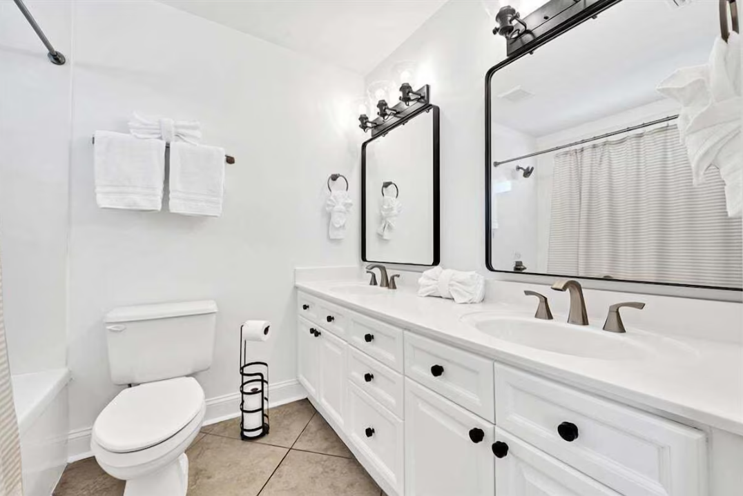 Bathroom with dual vanity and shower/tub combo