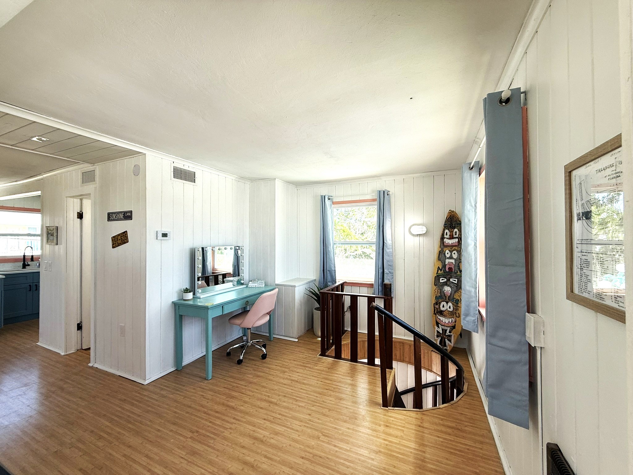 Make-up Station and Work Station