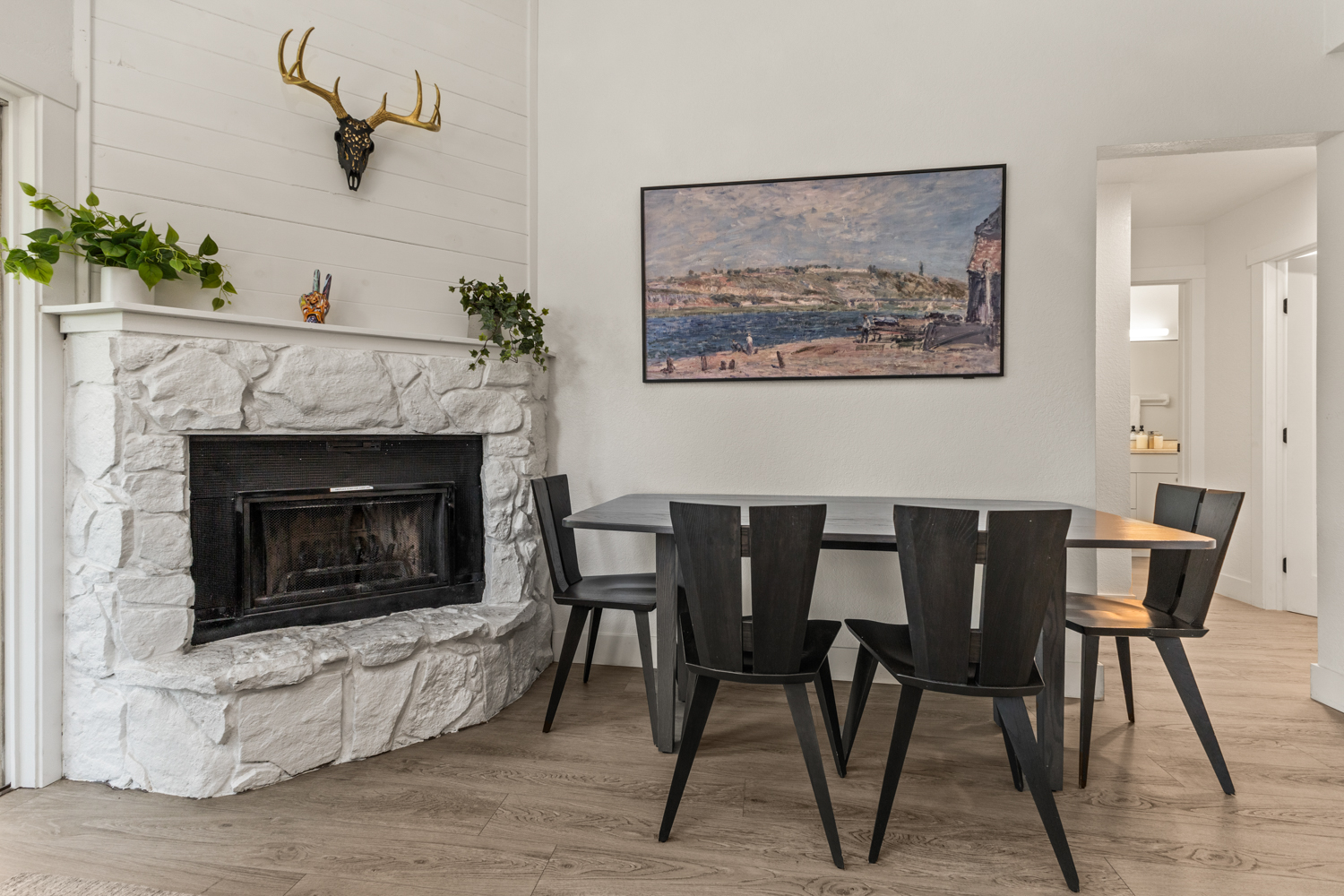 Fireplace (not operable) |Dining table for 4
