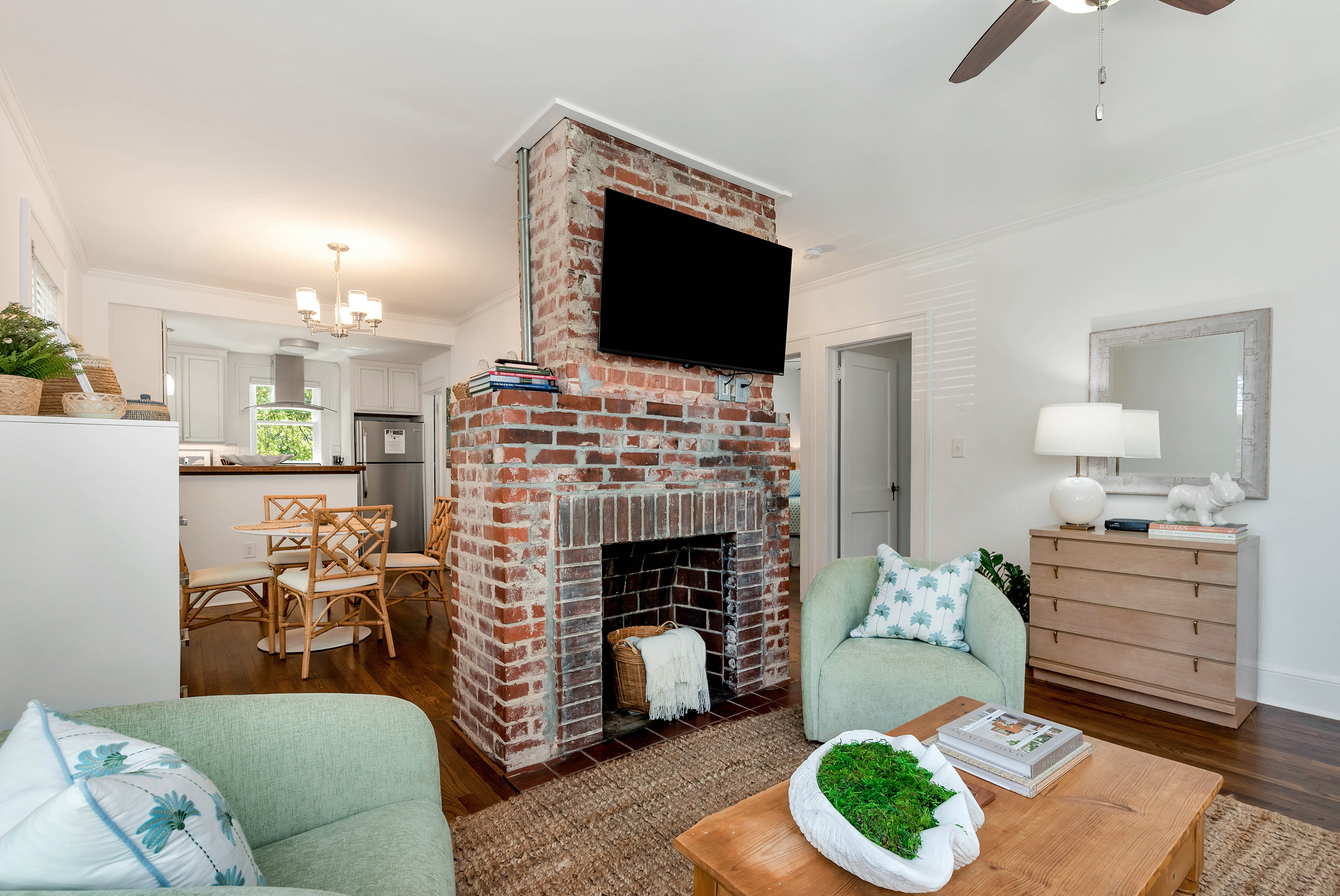 Living overlooking dining