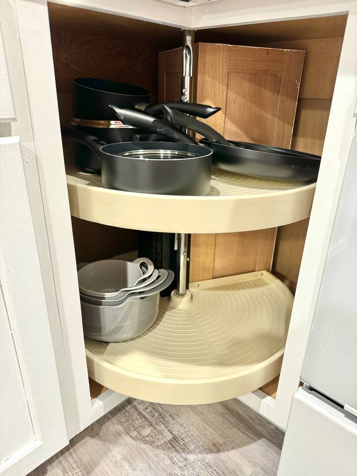 Pots & pans, mixing bowls, and colander