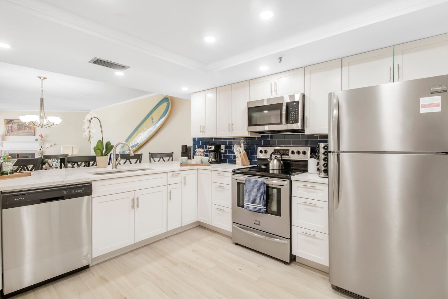 Fully equipped kitchen with new appliances. 