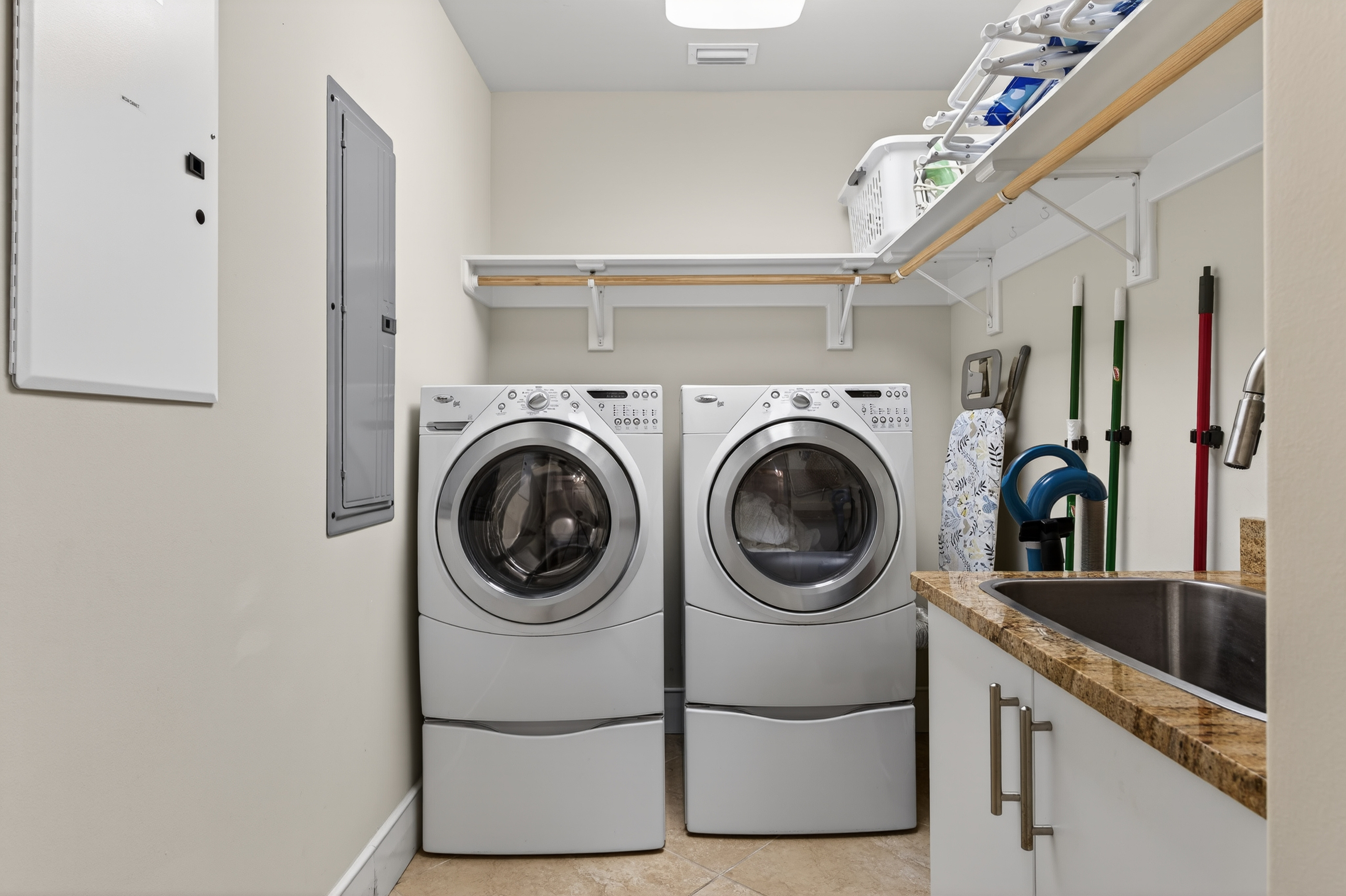 Laundry room, full size washer / dryer, sink