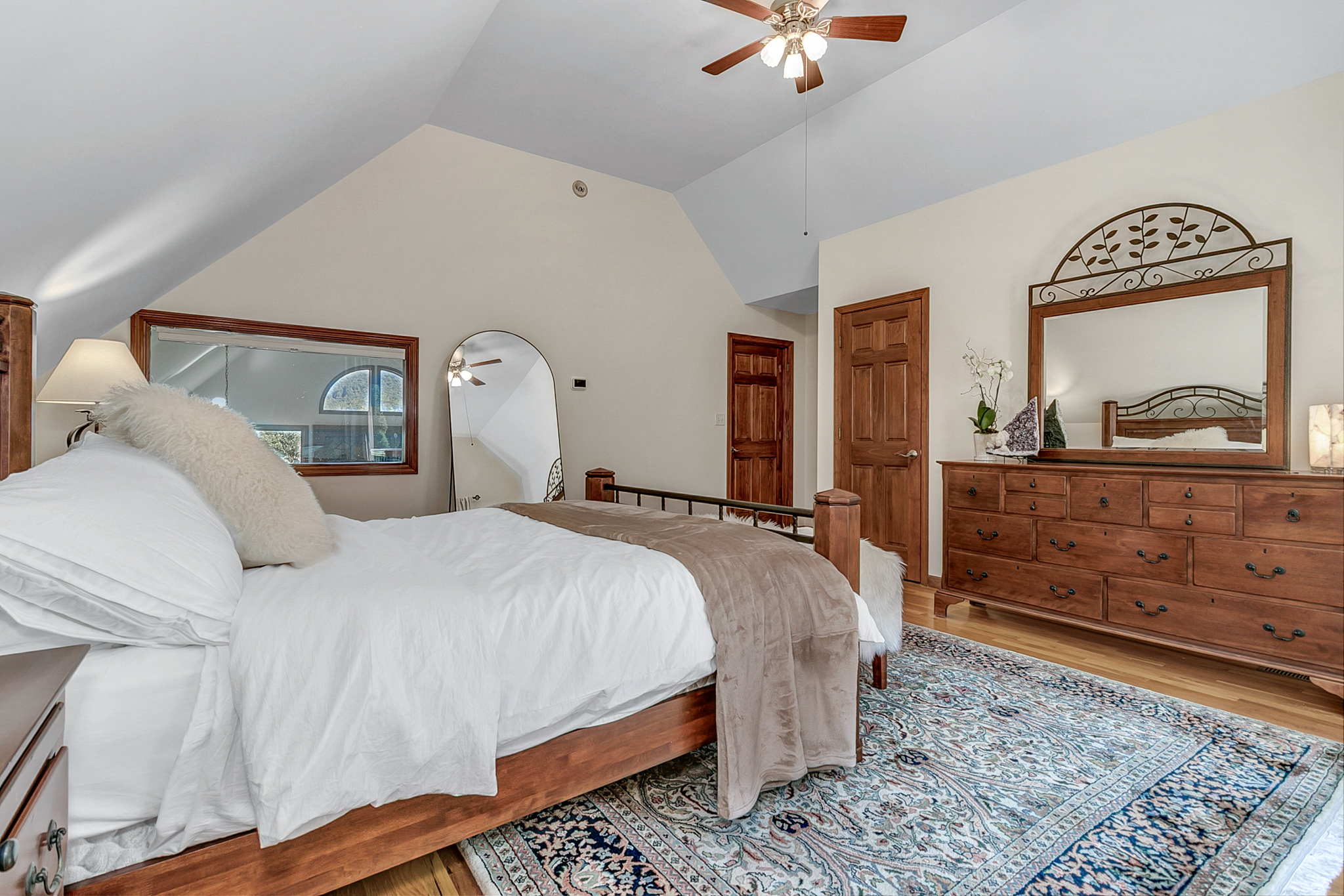 Upstairs Primary Suite with Queen Bed