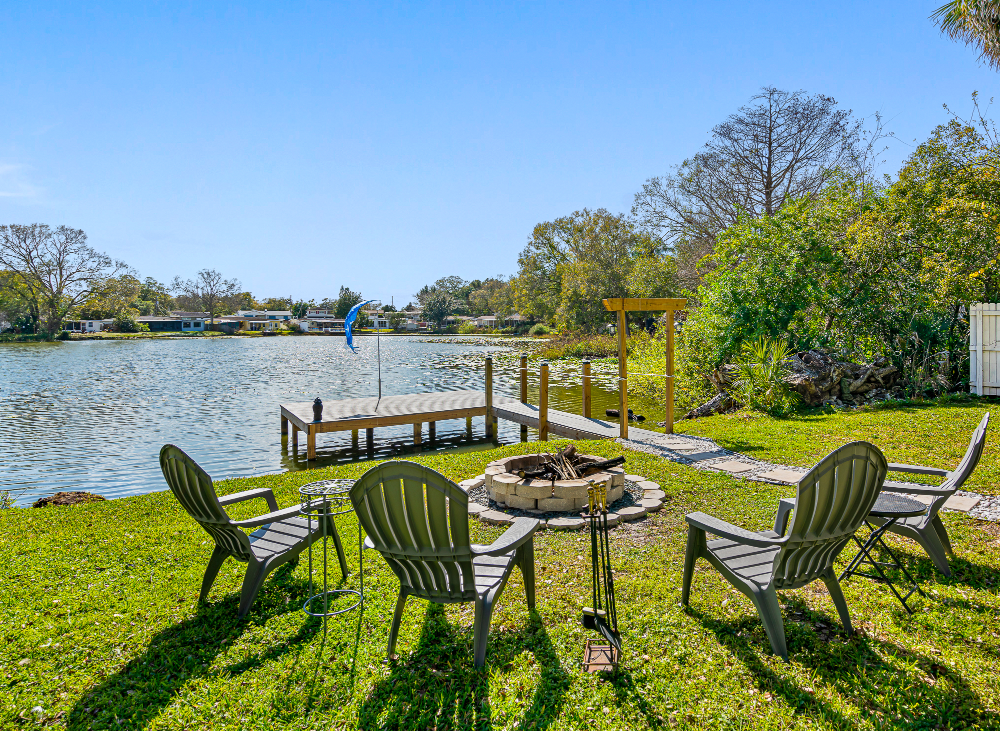 Lake Oasis—Ducks Visit Daily! Fire Pit, Fast WiFi 6