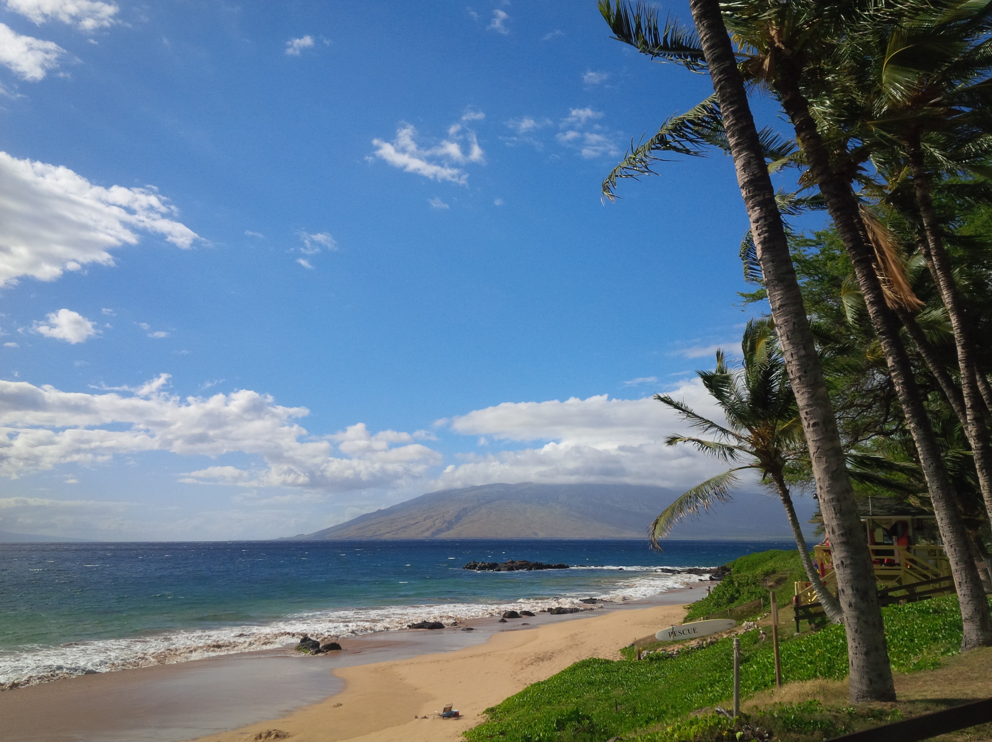 Kamaole 3 beach is very family friendly with life guards, bathrooms and swings for the kids.