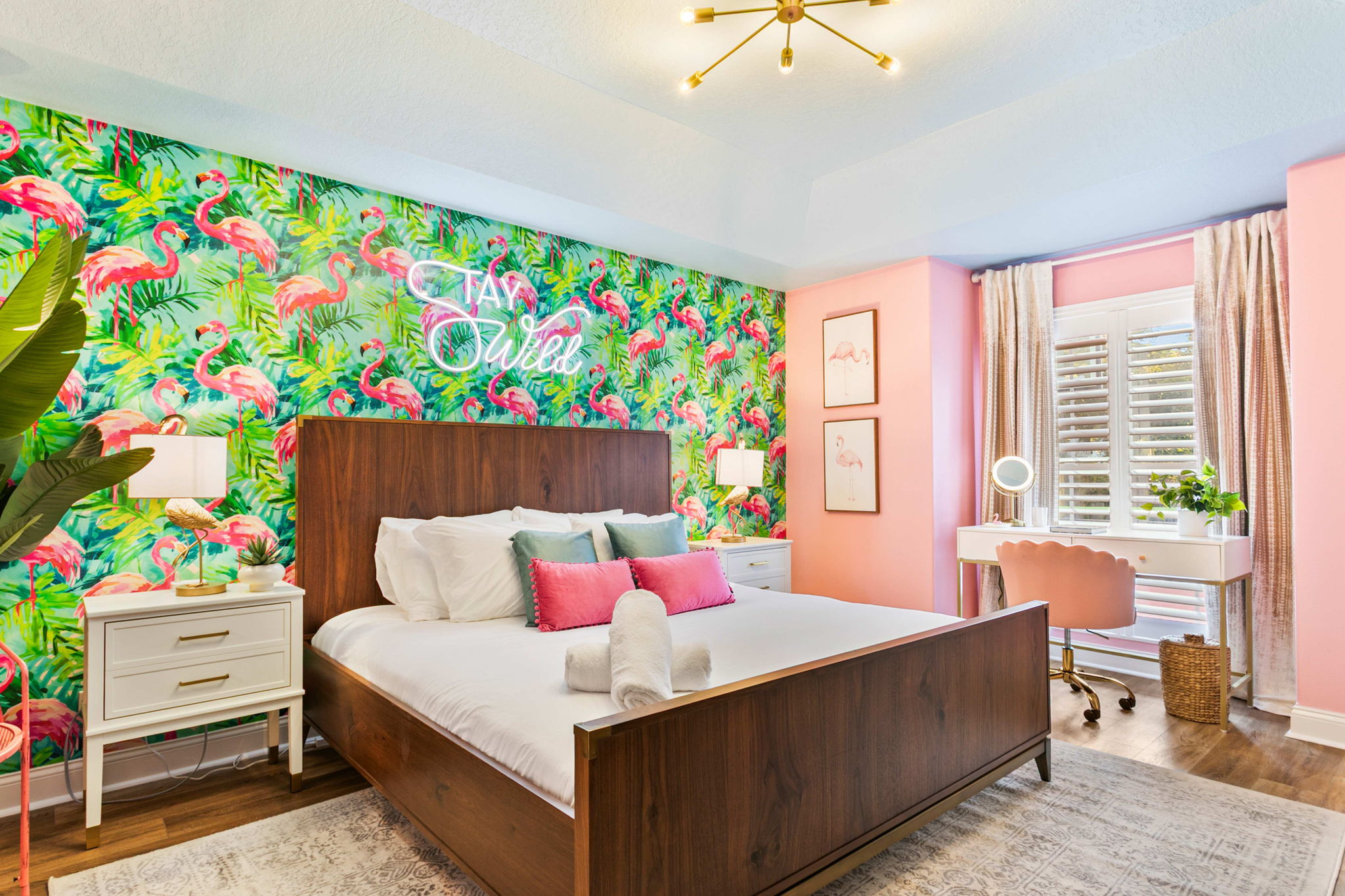 King bed and home office with ensuite bathroom.