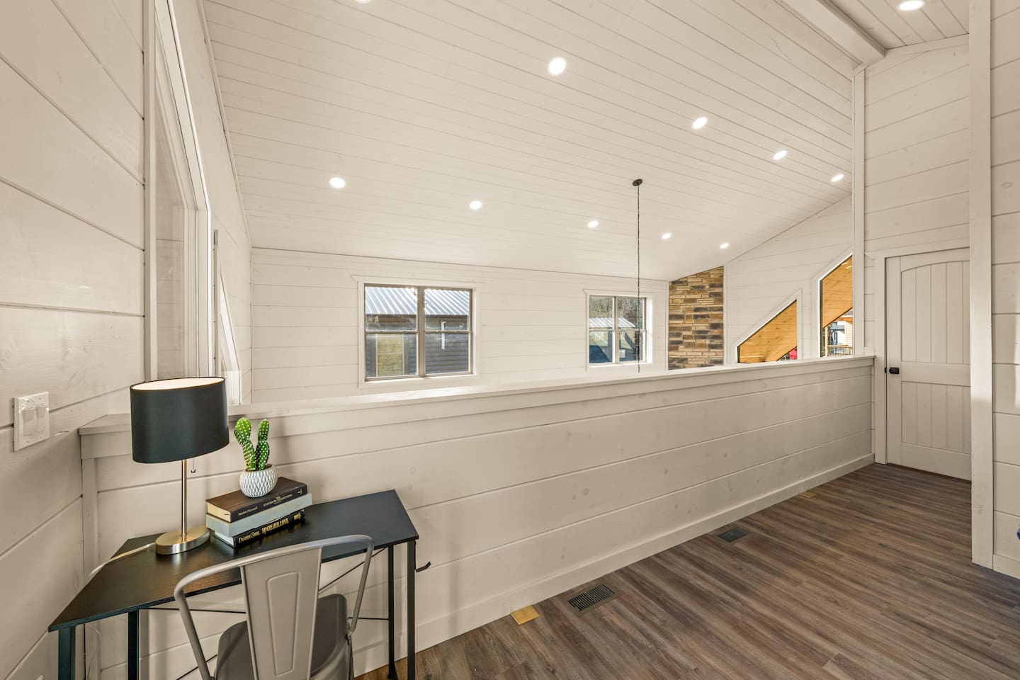 Office workstation desk