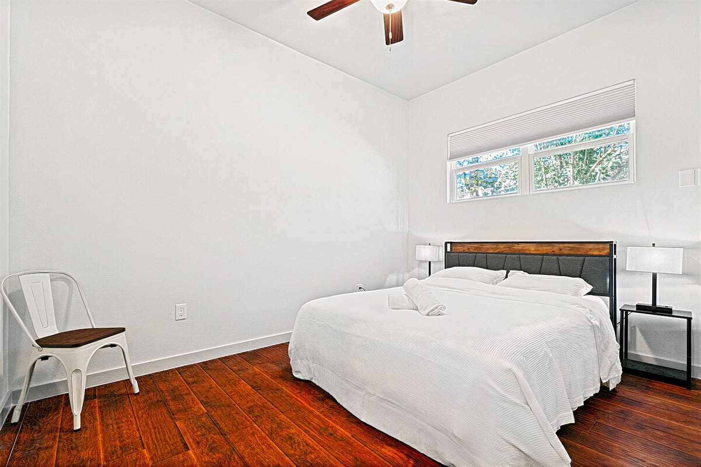 Middle Home: Your Perfect Second Bedroom Escape 