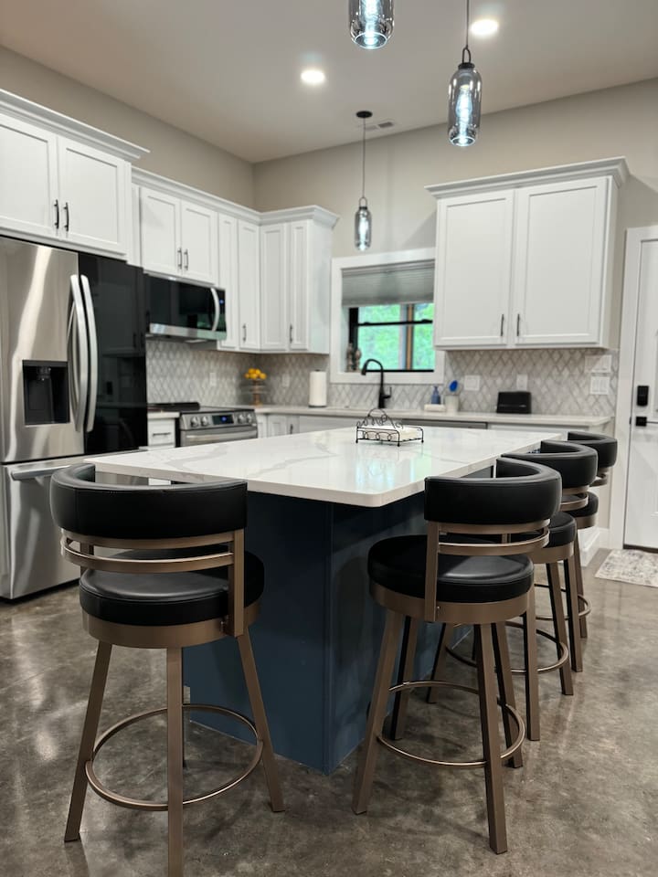 Eat in kitchen for four with barstools at the quartz countertop island. 