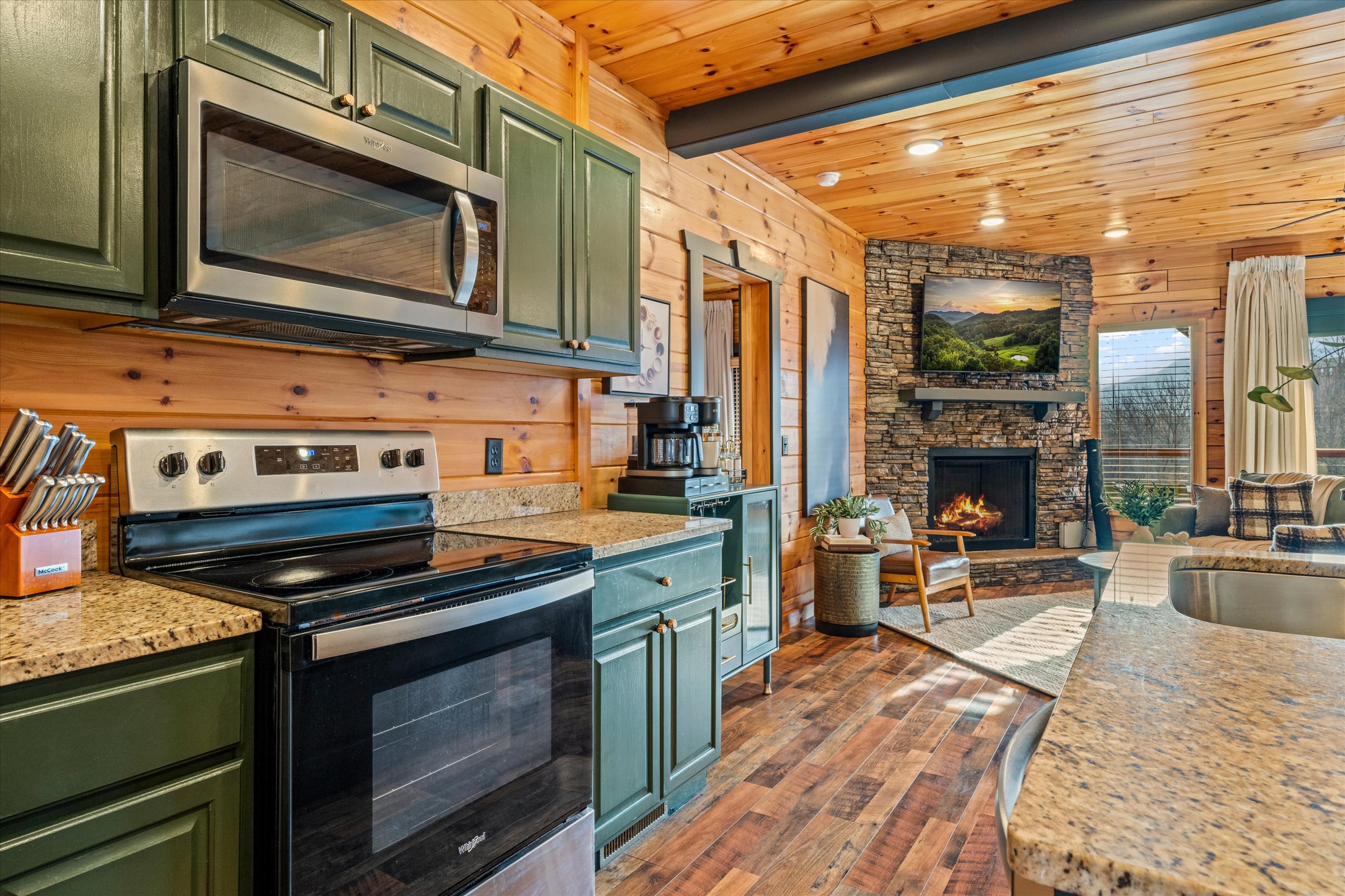 From morning pancakes to evening dinners 🥘- our fully stocked kitchen has you covered.