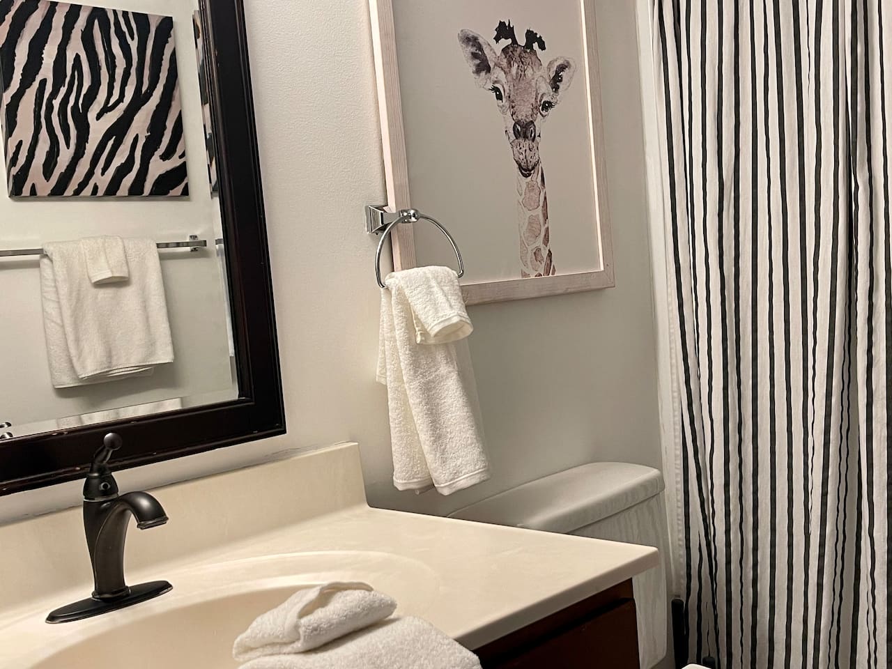 Cute full bathroom with tub