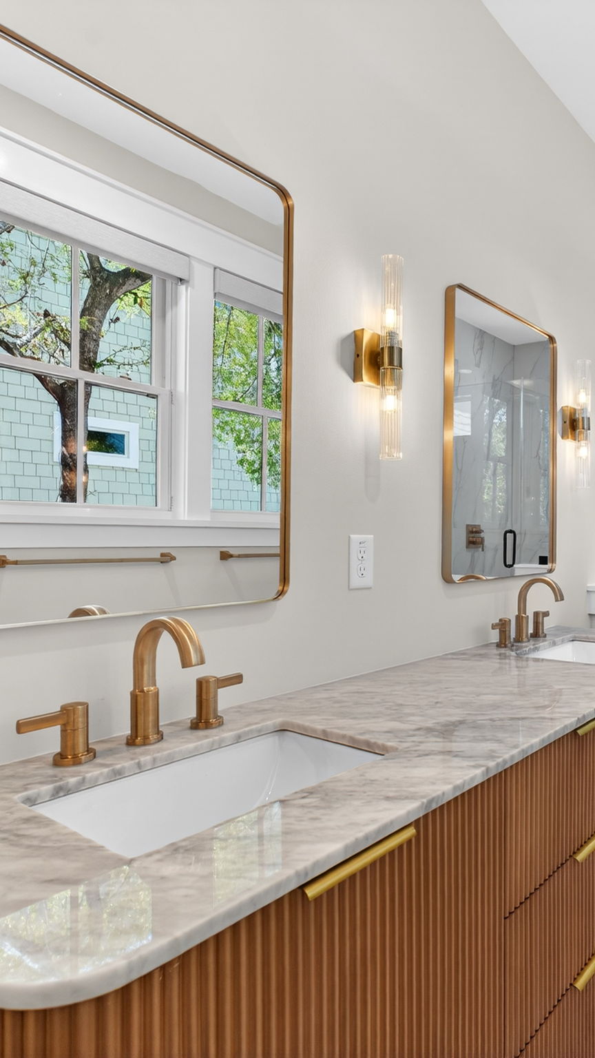 Primary Ensuite 2 (first level) | On Beach Time | 6 30th Ave, Isle of Palms, SC | IOP Escapes