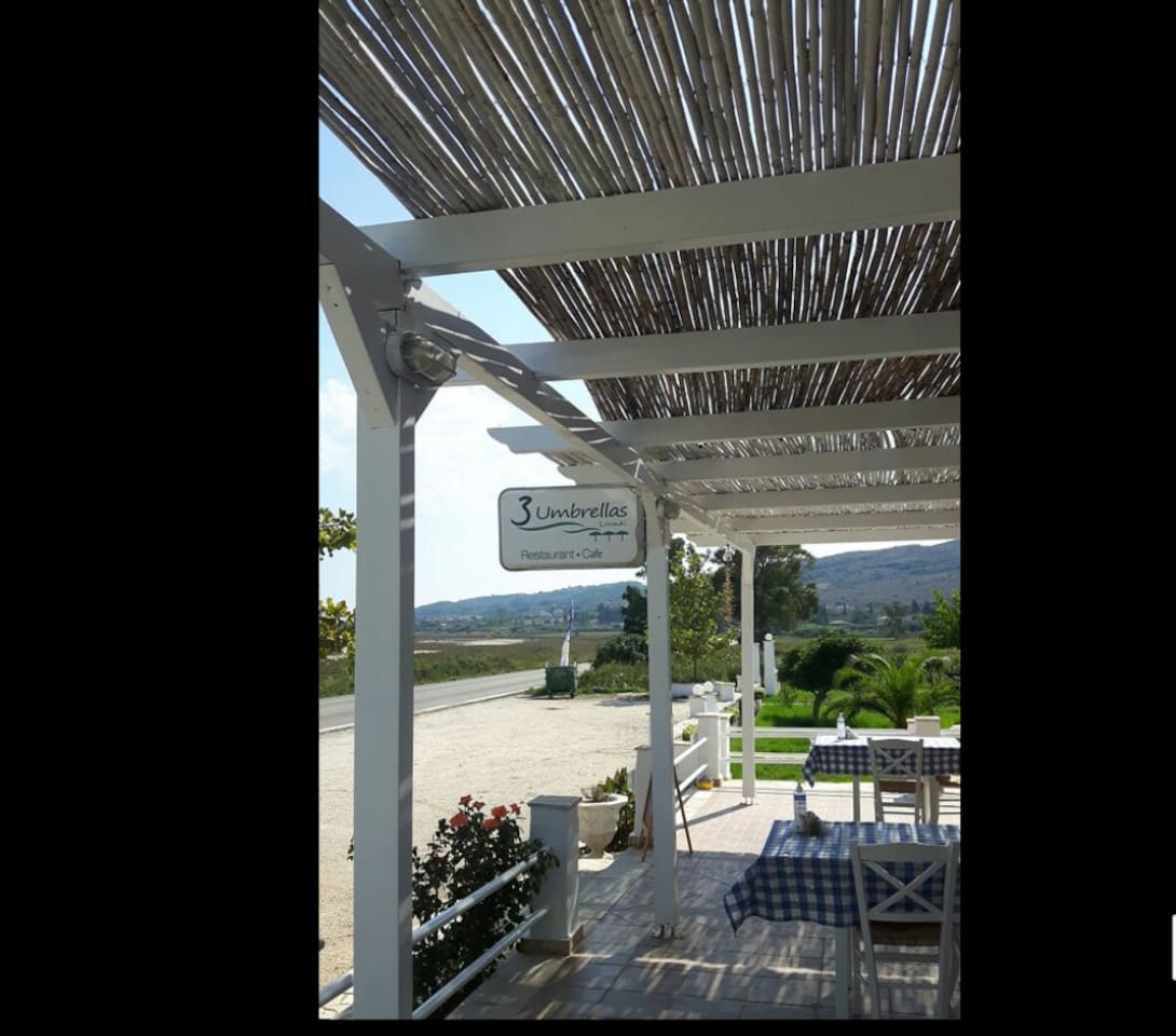 3 Umbrellas Restaurant, top rated restaurant within walking distance