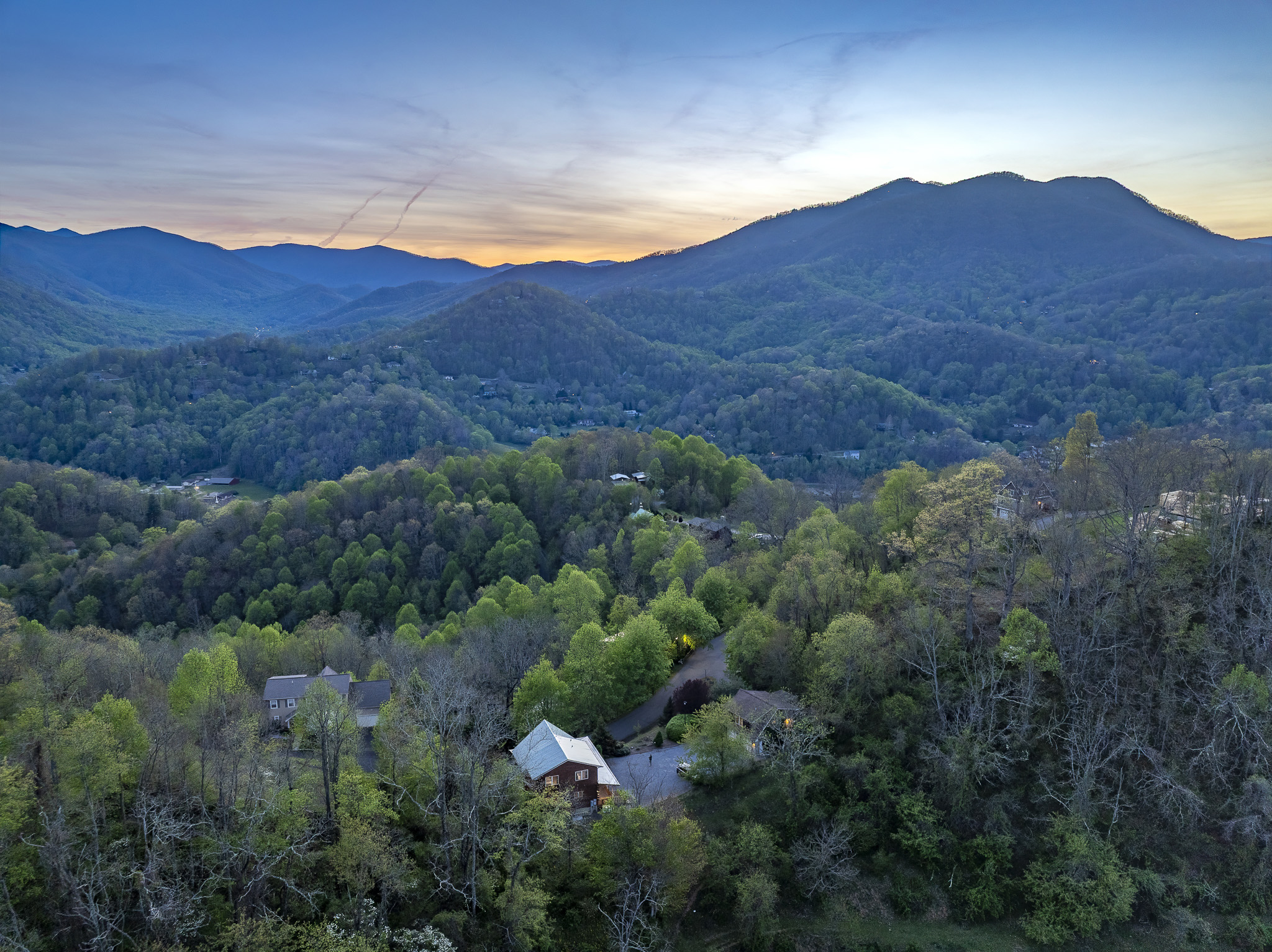 Stunning Mountain Vista: Breathtaking views from every angle, perfect for nature lovers and adventurers!