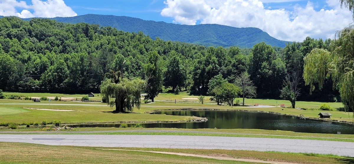 Bent Creek Golf Course - At the Entrance to The Cobbly Nob Resort -Designed by three-time Masters and British Open Championship Winner Gary Player, is a par 72 course