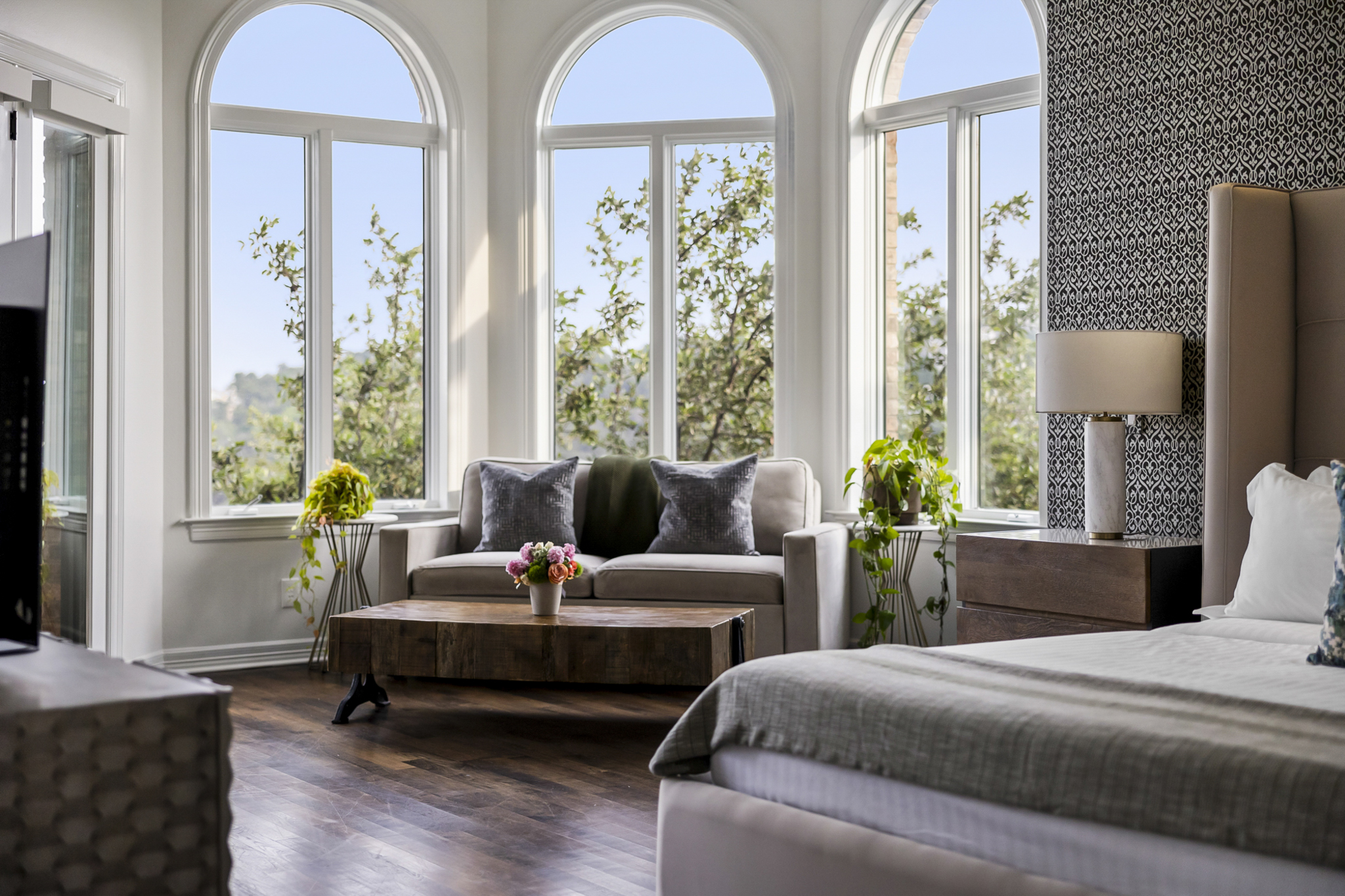 Queen Size Pull out with memory foam mattress.