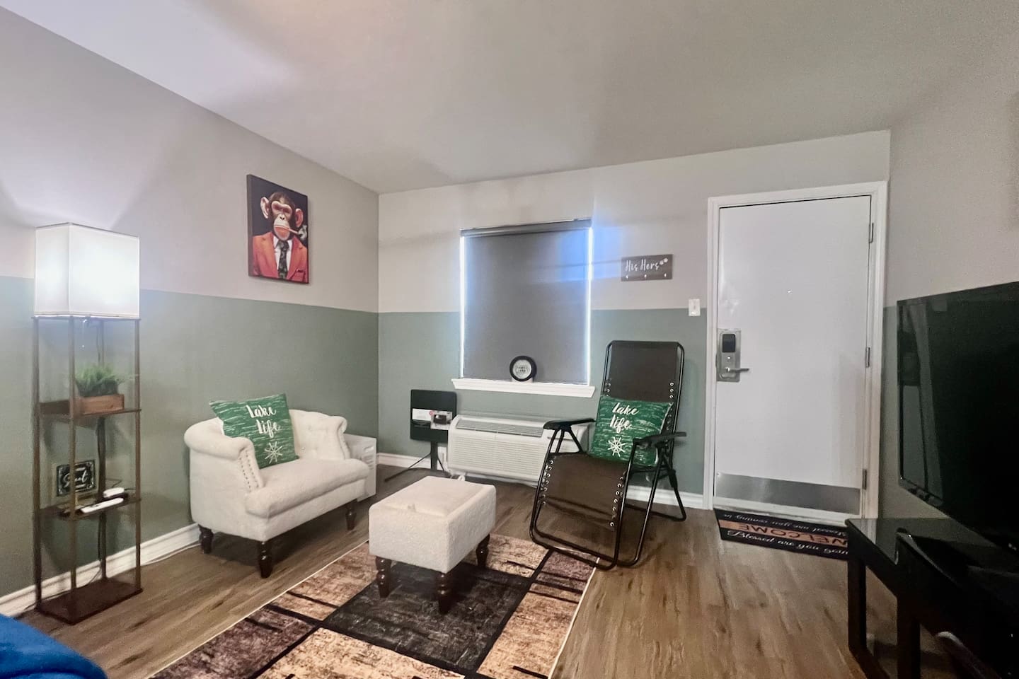 Sitting area with a TV, two chairs, and a small place to relax after the day.

