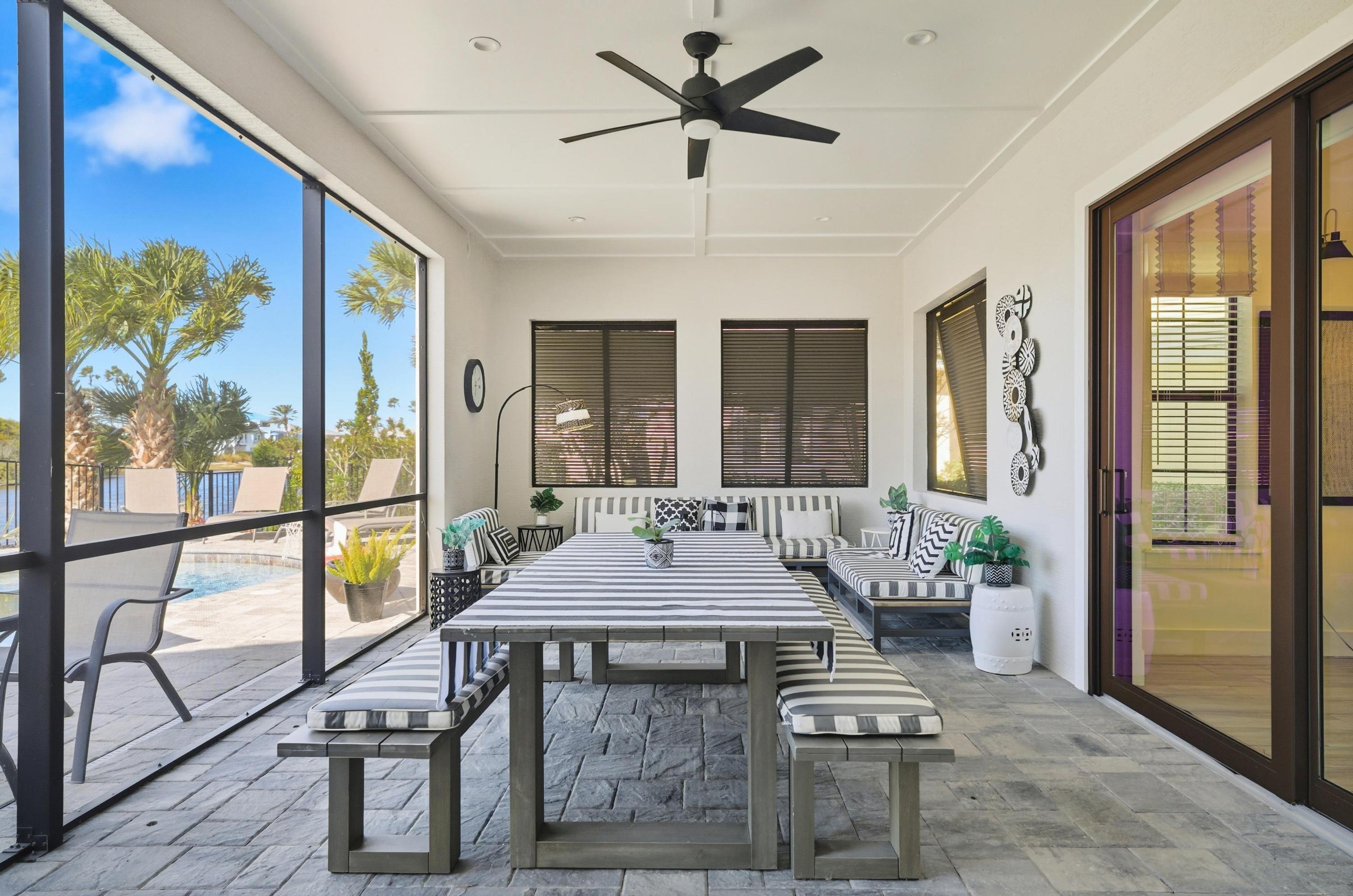 Indoor-outdoor living at its best 🌞🍽️
Relax in your private screened lanai with a spacious dining table, comfy lounge seating, and cool ceiling fan breezes—steps from the pool for effortless days and easy evenings.
