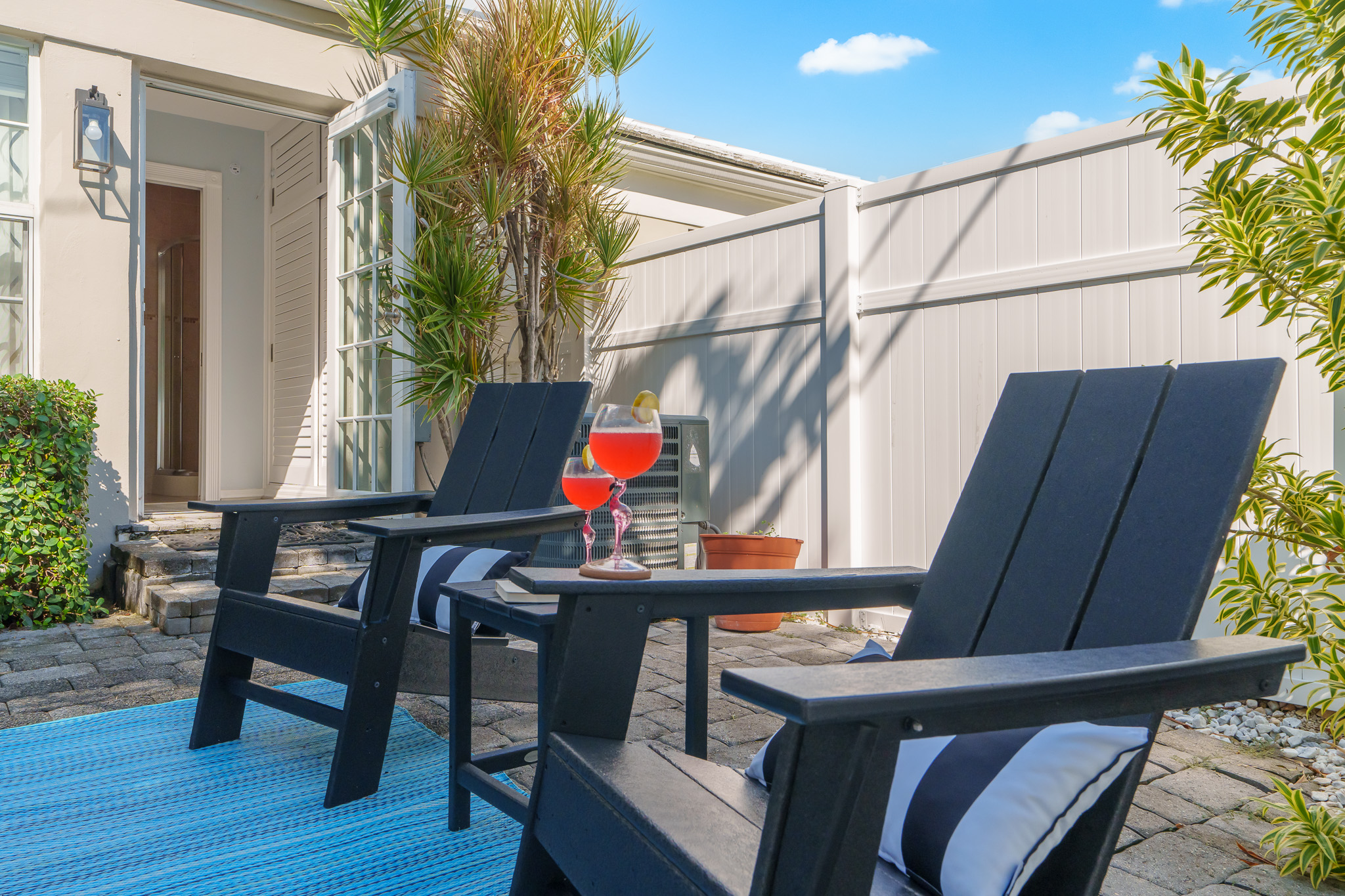 Lounge area outside Master bedroom