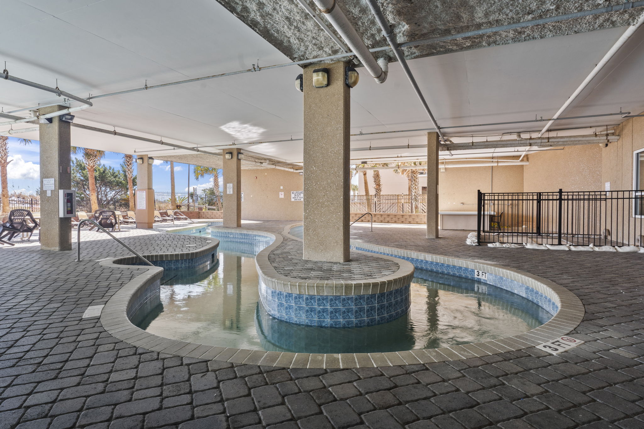 Oceanfront lazy river