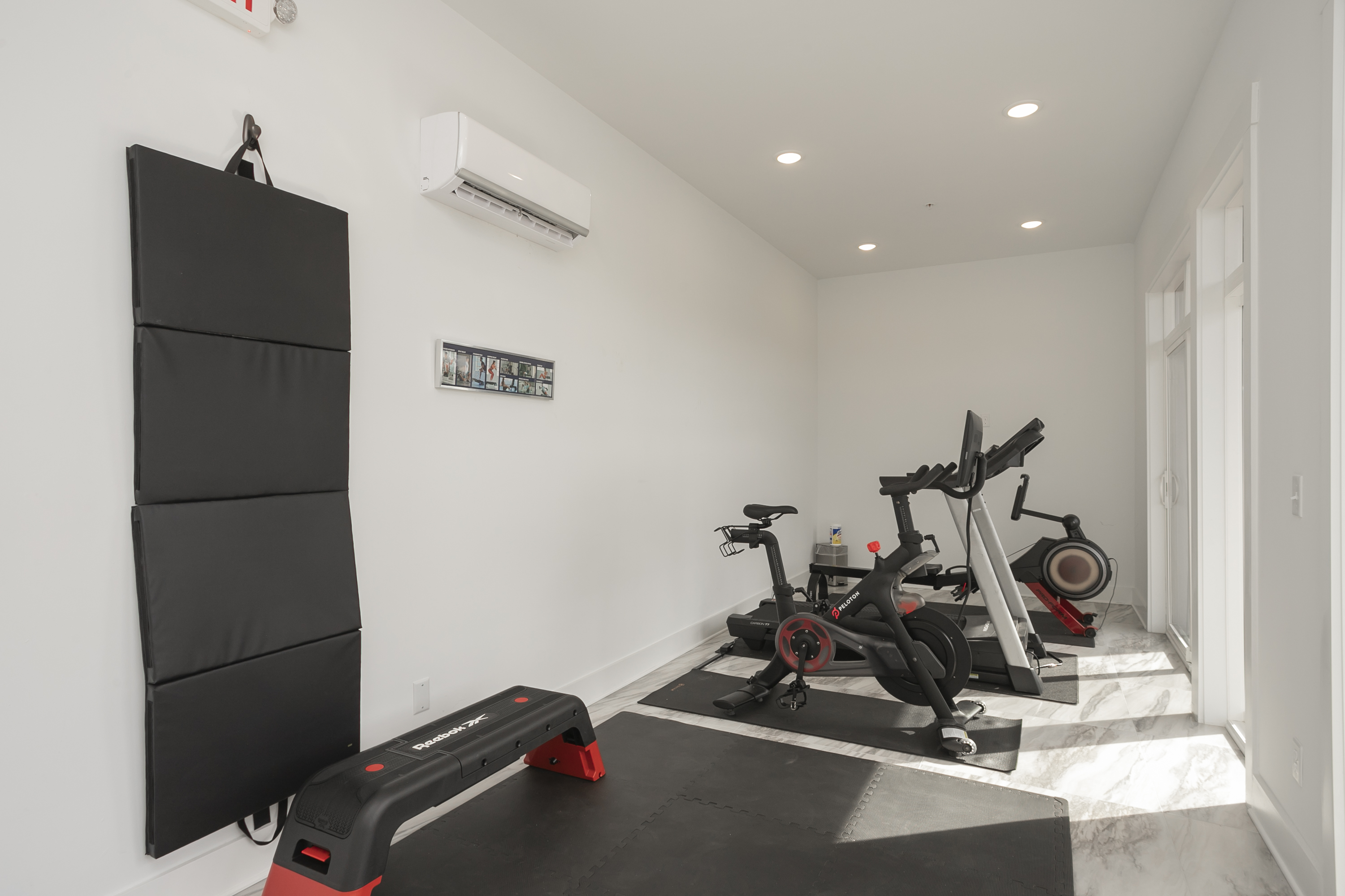 Shared fitness room to work off that hot chicken and waffles!