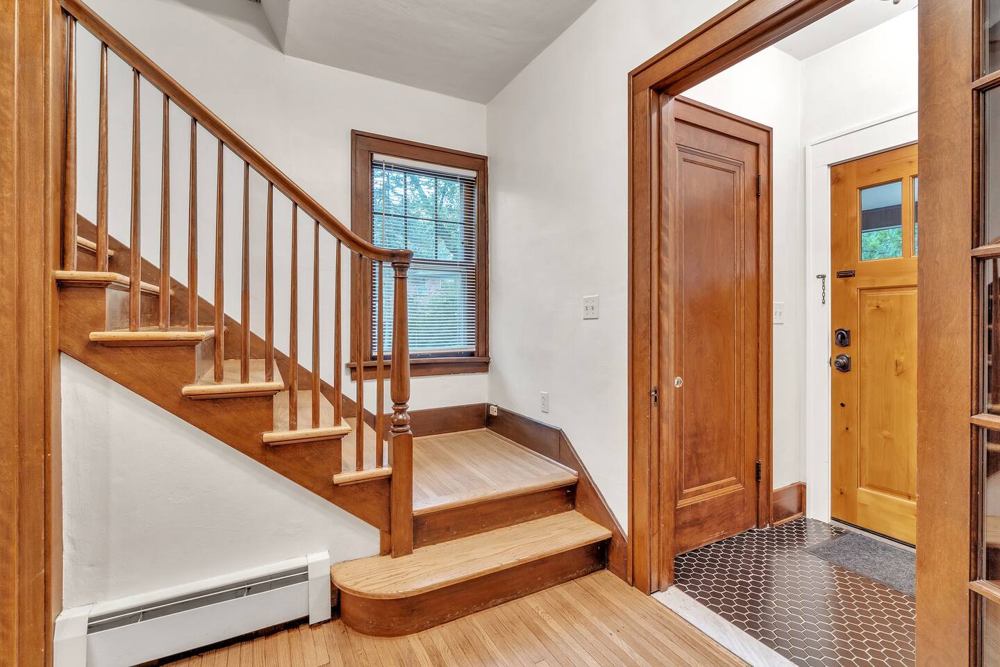 Spacious entryway