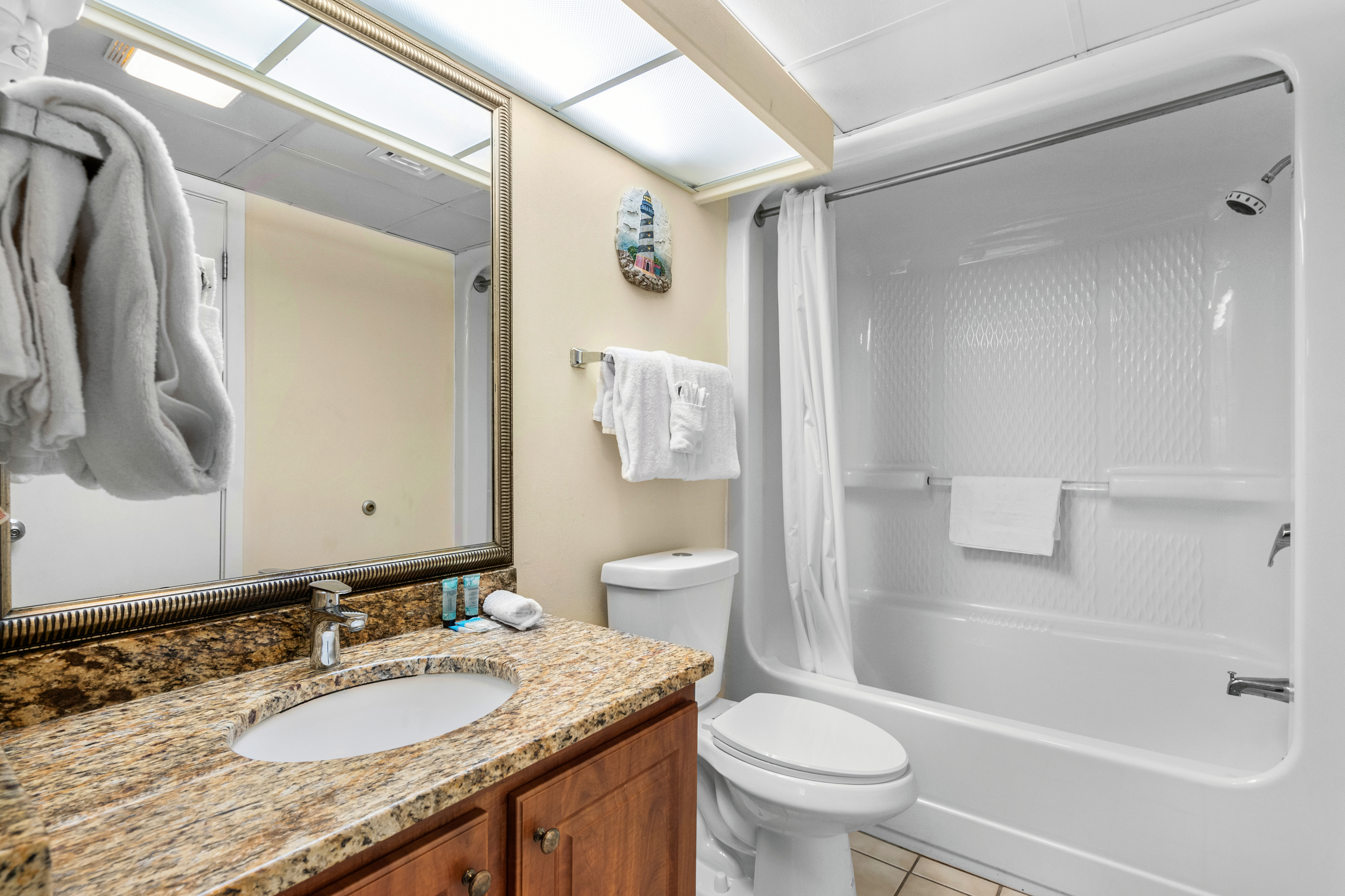 Hall Full Bath with Tub/Shower