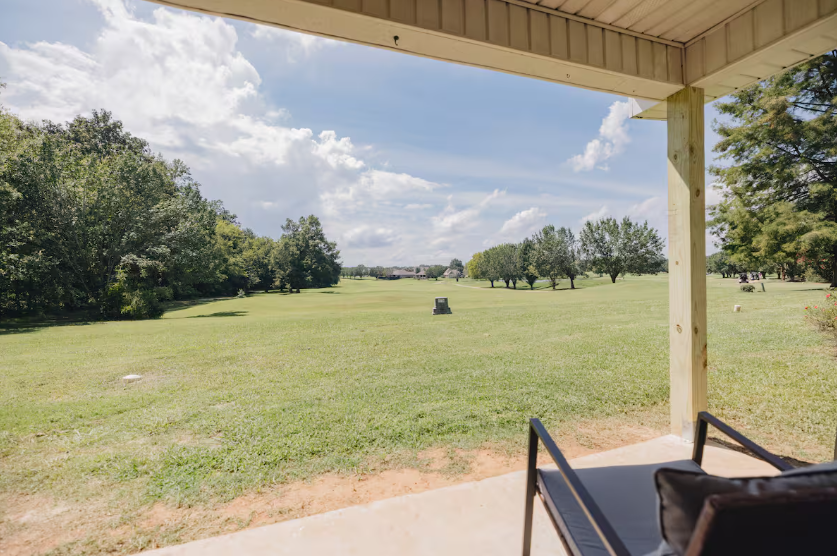 7th green right outside your door!