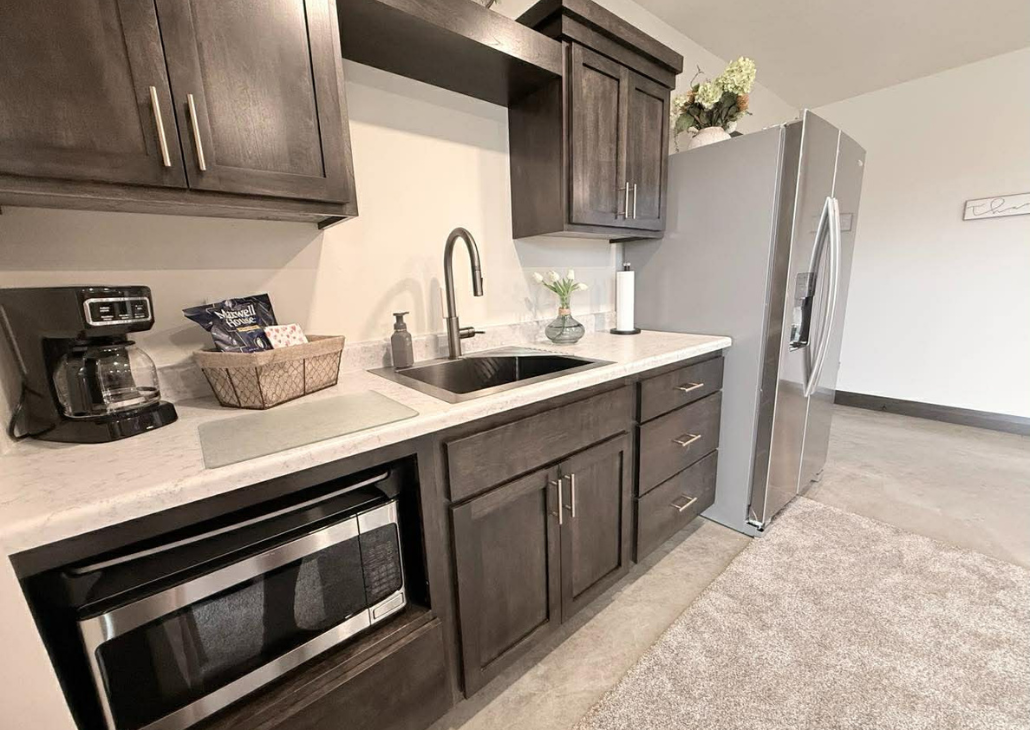 Kitchenette (no oven) but we have other things to use to cook a meal.