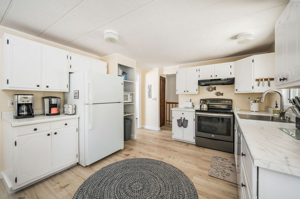 Open Kitchen with everything